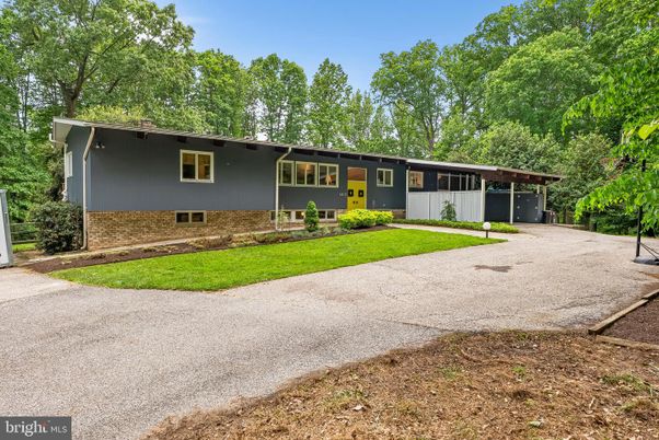 Backyard, Exterior, Facade, Ranch