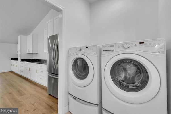 Interior, Utility Closets, Washer, Wood Texture Flooring