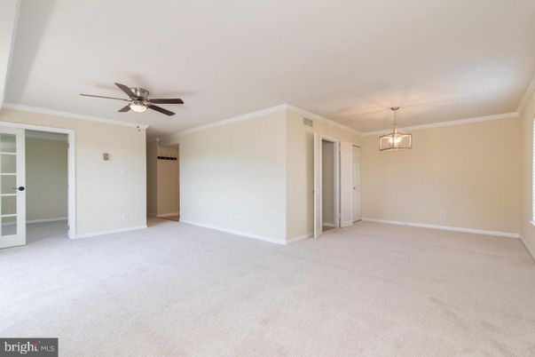 Empty room, Interior, Pendant Lights