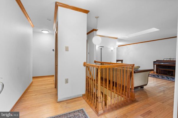 Interior, Pendant Lights, Wood Texture Flooring