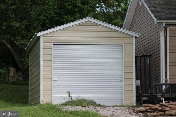 Detached Garage, Exterior