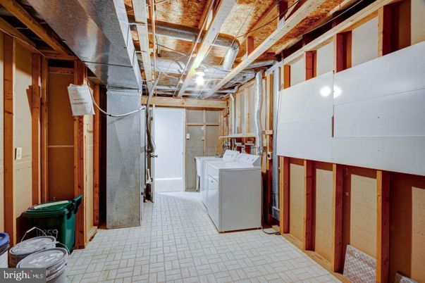 Interior, Washer, Wooden Beams