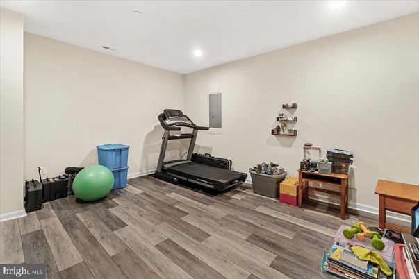 Fitness Equipment, Interior, Recessed Lighting, Wood Texture Flooring