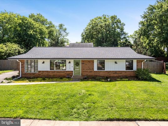 Exterior, Facade, Brick Facade, Ranch
