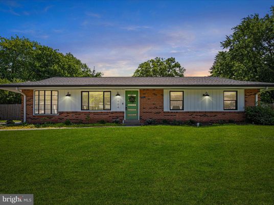 Exterior, Facade, Brick Facade, Ranch