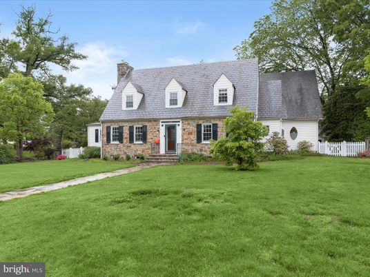 Backyard, Exterior, Facade, Brick Facade, Cape Cod