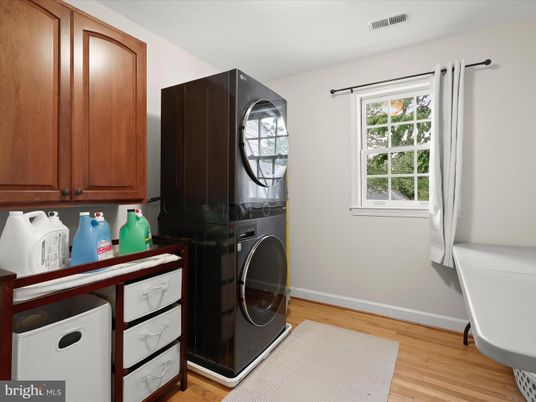 Interior, Utility Closets, Washer, Wood Texture Flooring
