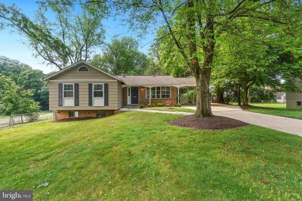 Backyard, Exterior, Facade, Brick Facade, Ranch