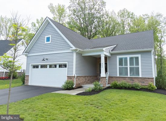 Attached, Exterior, Facade, Ranch
