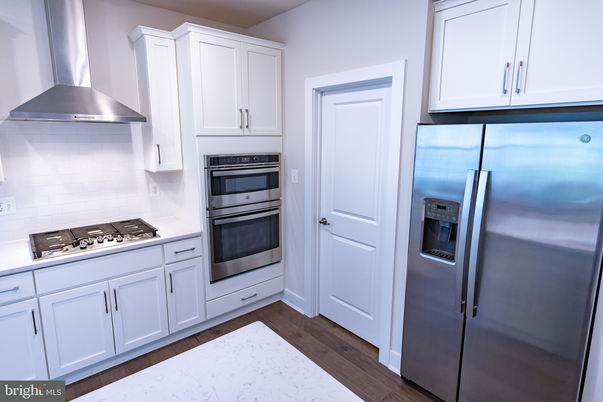 Interior, Kitchen, Stainless Steel Appliances, Wood Texture Flooring