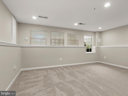 Empty room, Interior, Recessed Lighting