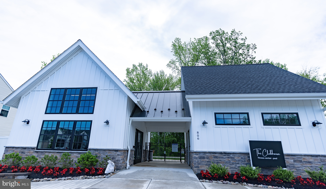 Attached, Exterior, Facade, Farmhouse