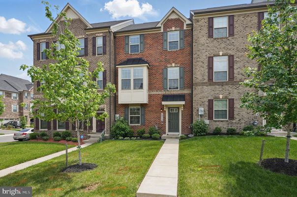Exterior, Facade, Brick Facade, Rowhouse