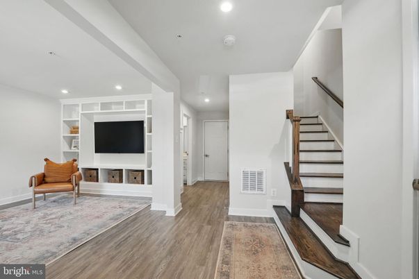 Interior, Recessed Lighting, Wood Texture Flooring