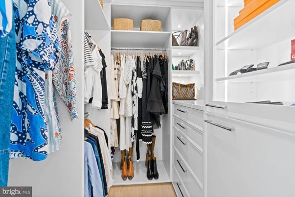 Interior, Walk-in Closets, Wood Texture Flooring