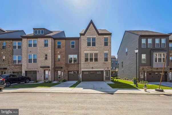 Exterior, Facade, Brick Facade, Rowhouse