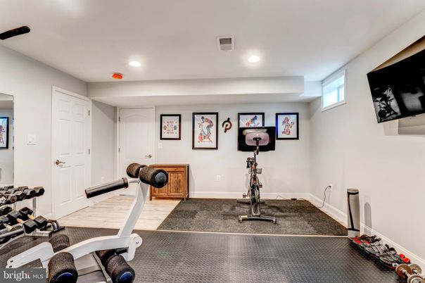 Fitness Equipment, Interior, Recessed Lighting, Wood Texture Flooring