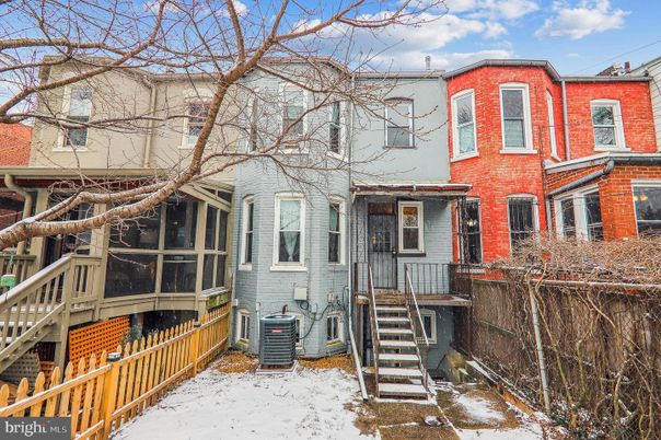 Exterior, Facade, Brick Facade, Rowhouse