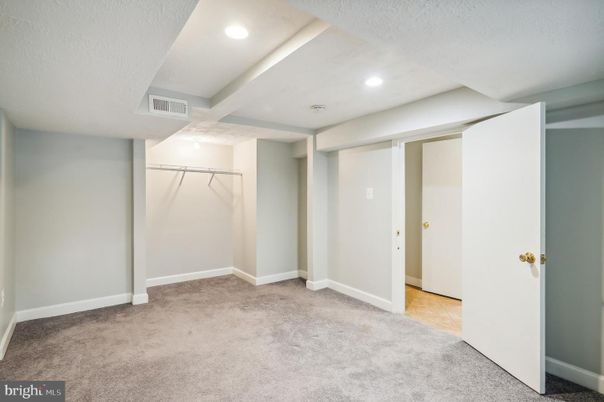 Empty room, Interior, Recessed Lighting, Walk-in Closets
