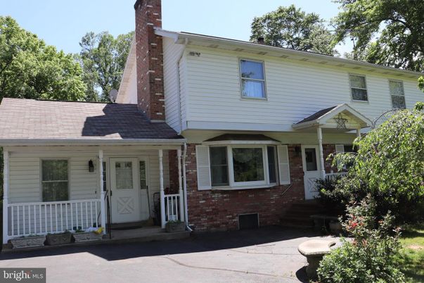 Exterior, Facade, Brick Facade, Cape Cod
