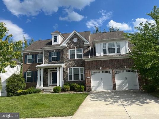 Attached, Exterior, Facade, Brick Facade, Georgian
