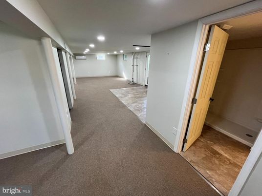 Empty room, Interior, Recessed Lighting