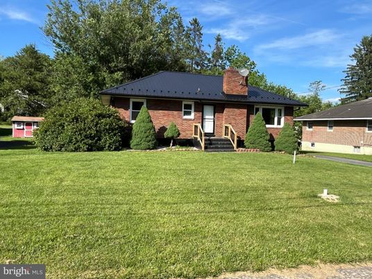 Exterior, Facade, Brick Facade, Cape Cod