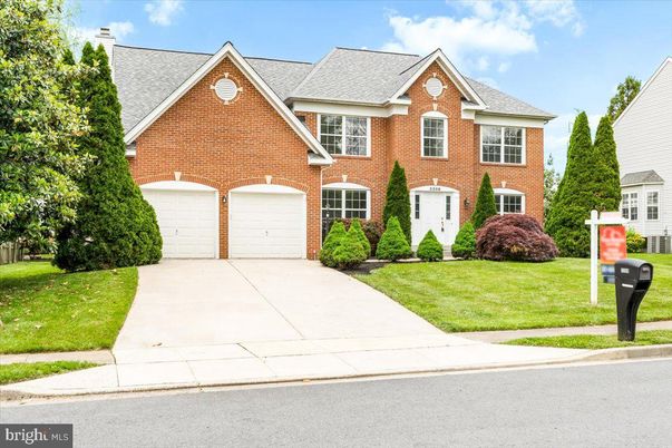 Attached, Exterior, Facade, Brick Facade, Brick Traditional