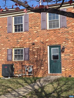 Exterior, Facade, Brick Facade, Rowhouse