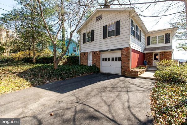 Attached, Exterior, Facade, Brick Facade, Split Level