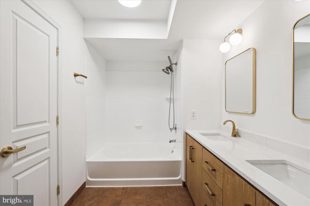 Bathroom, Dual Sink Vanities, Interior