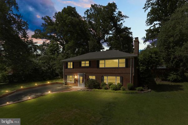 Backyard, Exterior, Facade, Brick Facade, Split Level