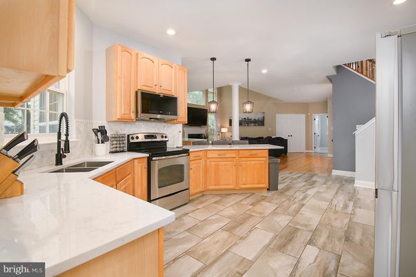 Interior, Kitchen, Pendant Lights, Recessed Lighting, Stainless Steel Appliances