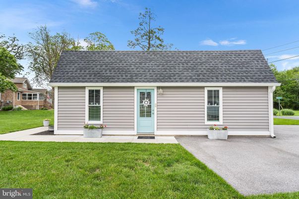 Backyard, Exterior, Facade, Cape Cod