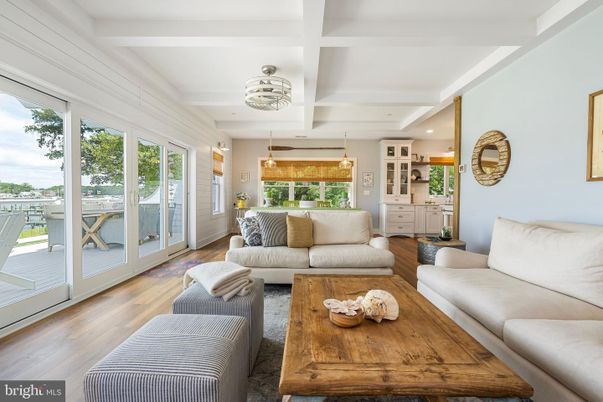 Interior, Living room, Pendant Lights, Recessed Lighting, Wood Texture Flooring