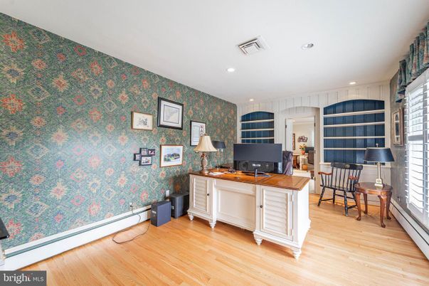 Home Office, Interior, Recessed Lighting, Wood Texture Flooring