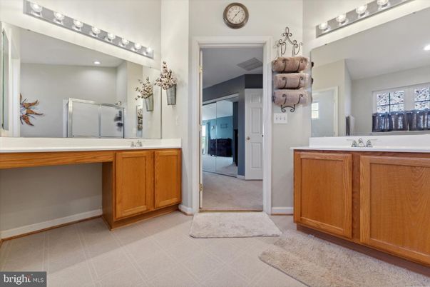 Bathroom, Dual Sink Vanities, Interior, Recessed Lighting