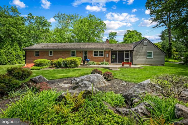 Backyard, Exterior, Facade, Brick Facade, Cape Cod