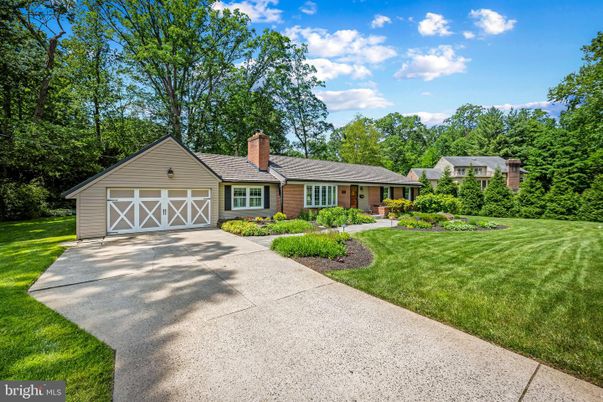 Attached, Backyard, Exterior, Facade, Brick Facade, Ranch