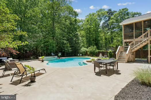 Exterior, Pool