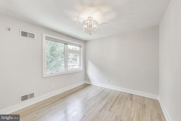 Chandelier, Empty room, Interior, Wood Texture Flooring
