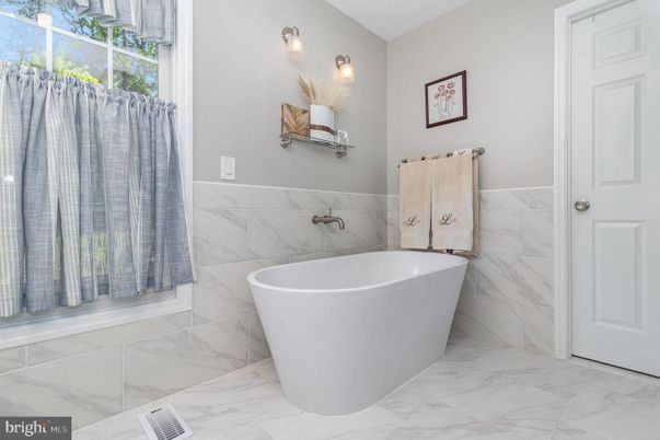 Bathroom, Free Standing Baths, Interior, Marble, Marble Walls