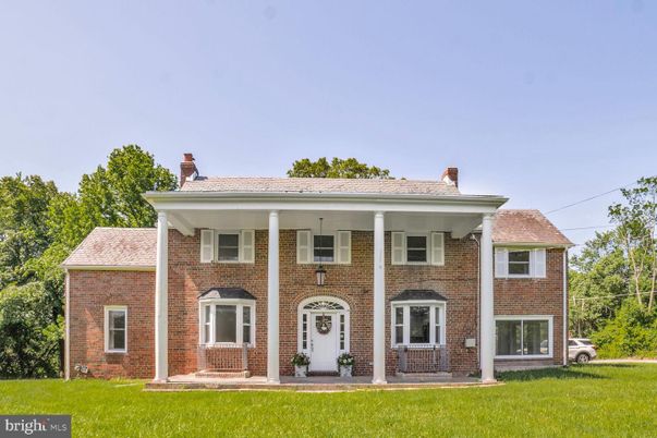 Exterior, Facade, Brick Facade, Georgian
