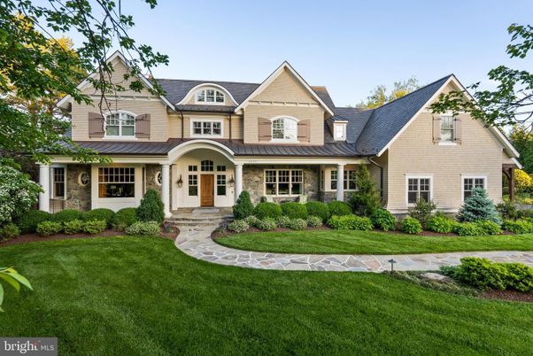 Exterior, Facade, Farmhouse
