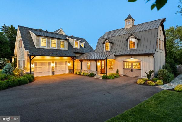 Attached, Exterior, Facade, Farmhouse