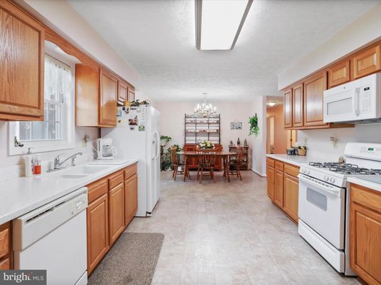 Chandelier, Dining room, Interior, Kitchen