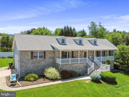 Backyard, Exterior, Facade, Brick Facade, Cape Cod