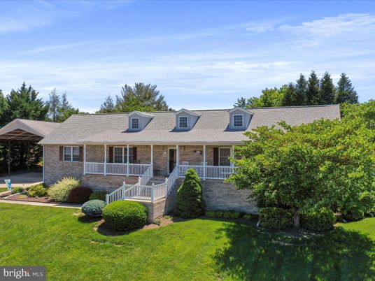 Backyard, Exterior, Facade, Cape Cod