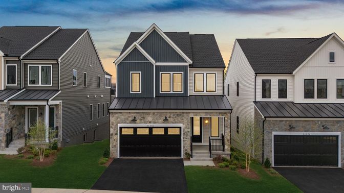 Attached, Exterior, Facade, Farmhouse