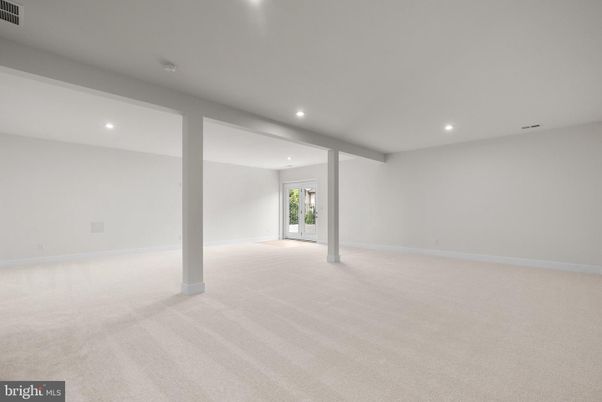 Empty room, Interior, Recessed Lighting